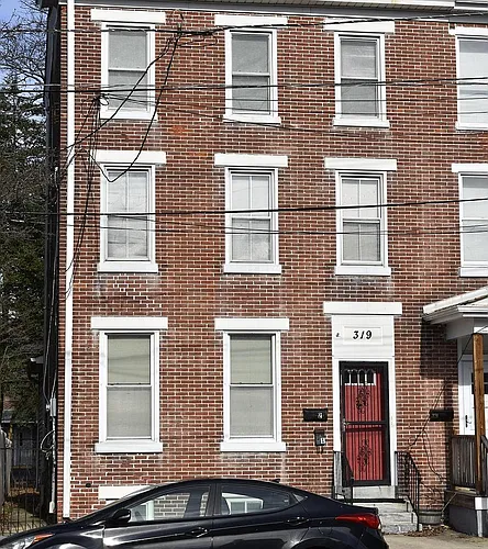 319 E Broad St Photo 1