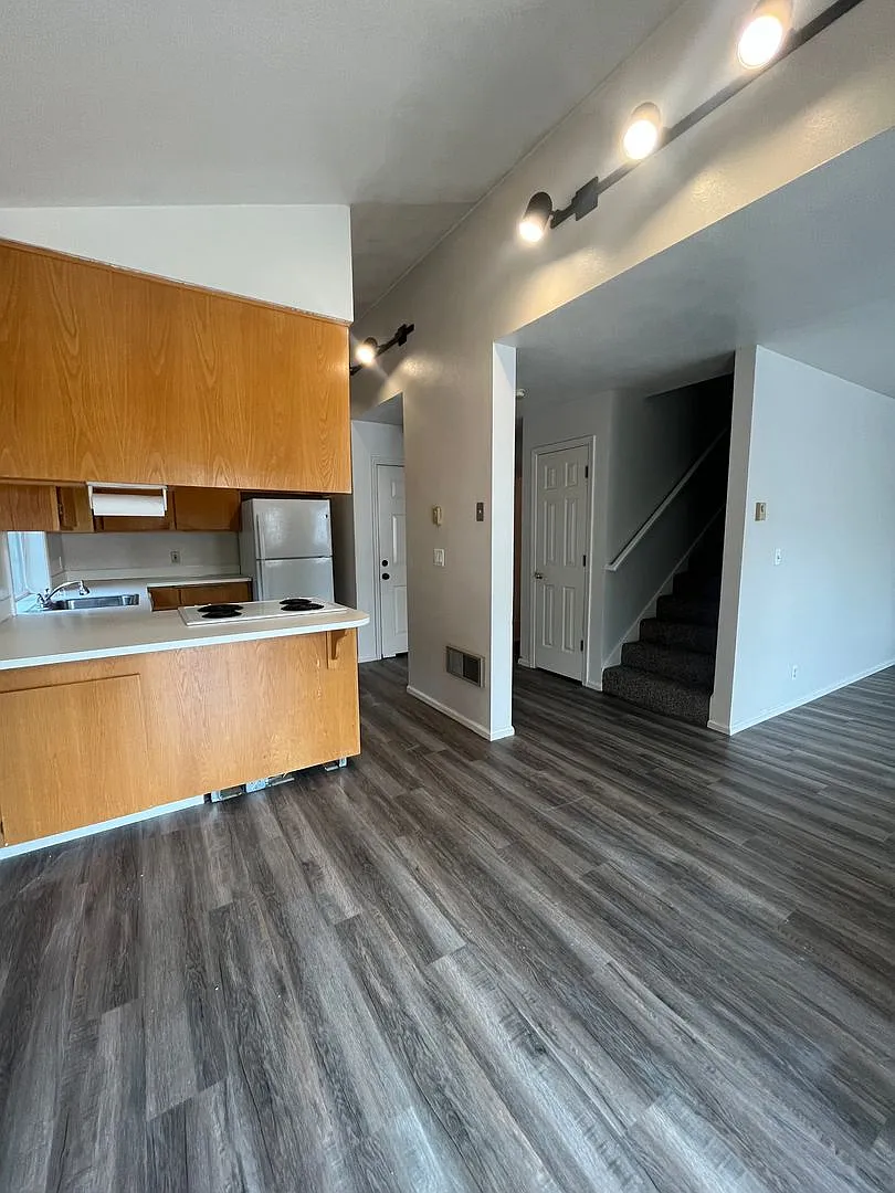 2-Bedroom 1 1/2-Bathroom Duplex in Thurston — Photo 4