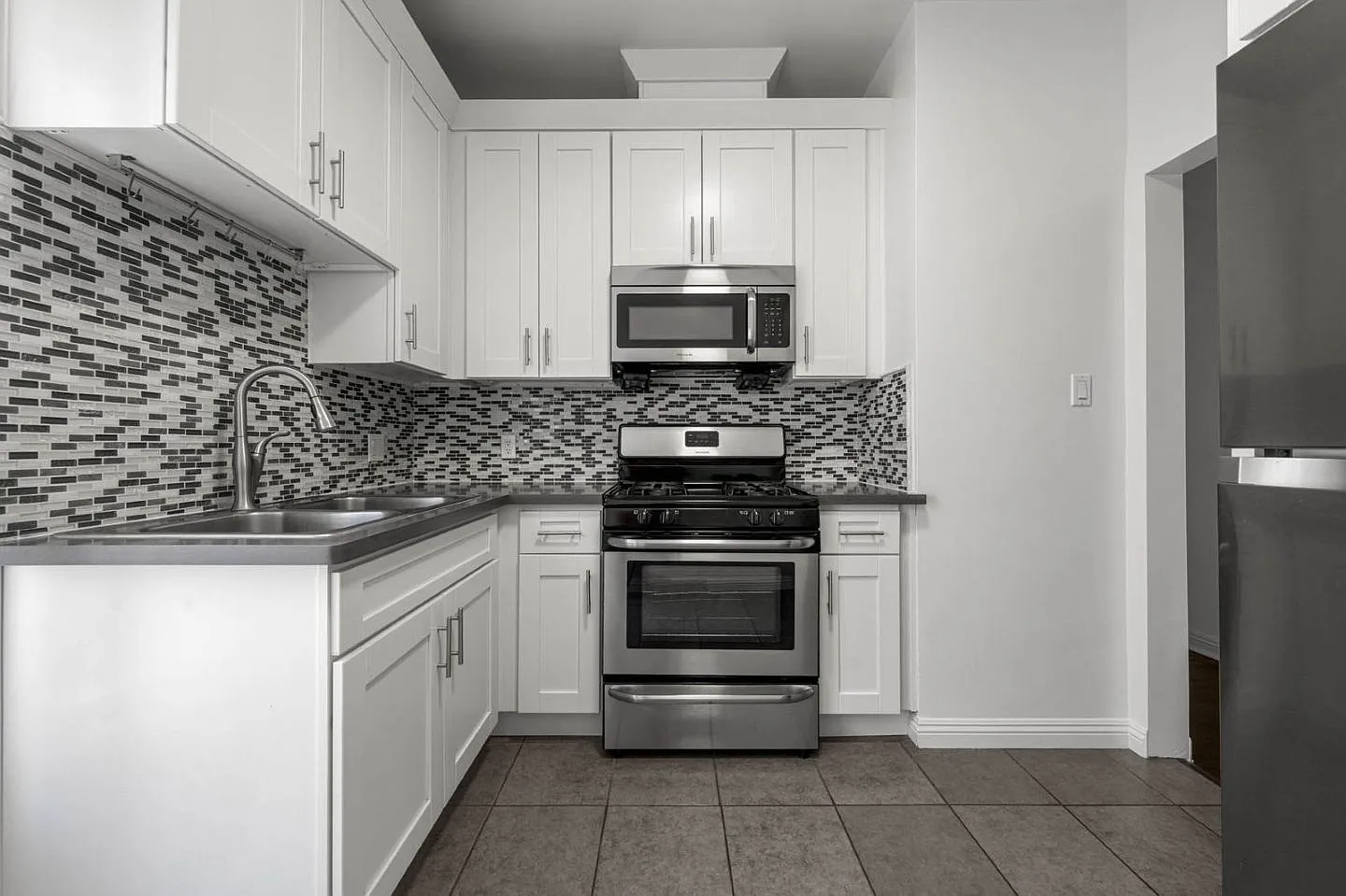 1201 S. Alfred — Photo 2