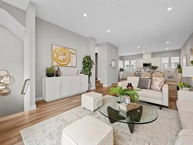1311 W Cara Dr — Photo 3