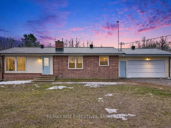 715 Hanna Rd, Tay Valley, ON K0H 2B0