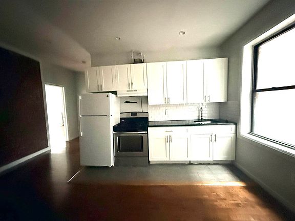 2nd image of 141 Nagle Ave APT 3F