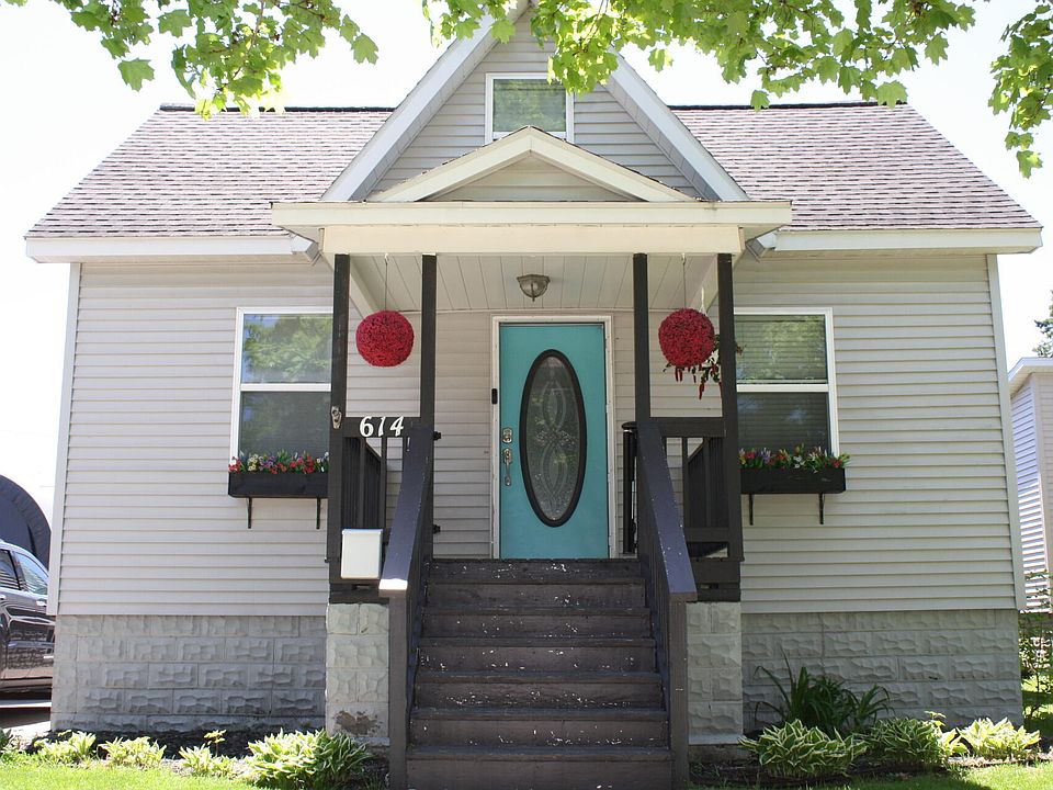 1st image of 614 W Lake St