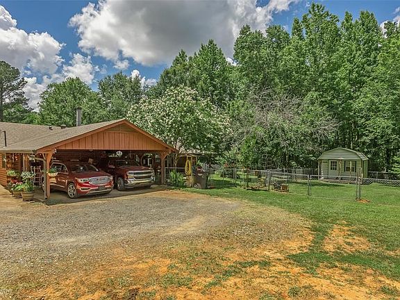 3rd image of 184 Silver Leaf Dr