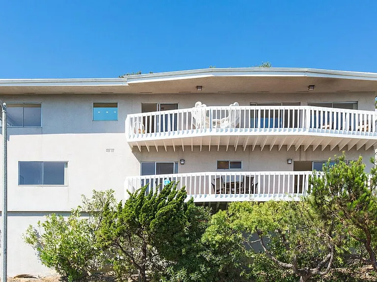18109 Coastline Dr — Photo 2