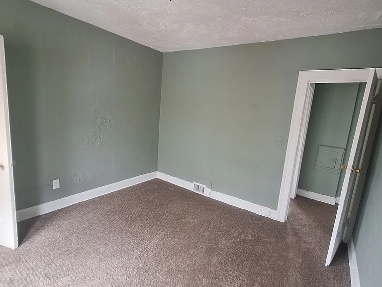 921 Eddy Rd — Photo 6