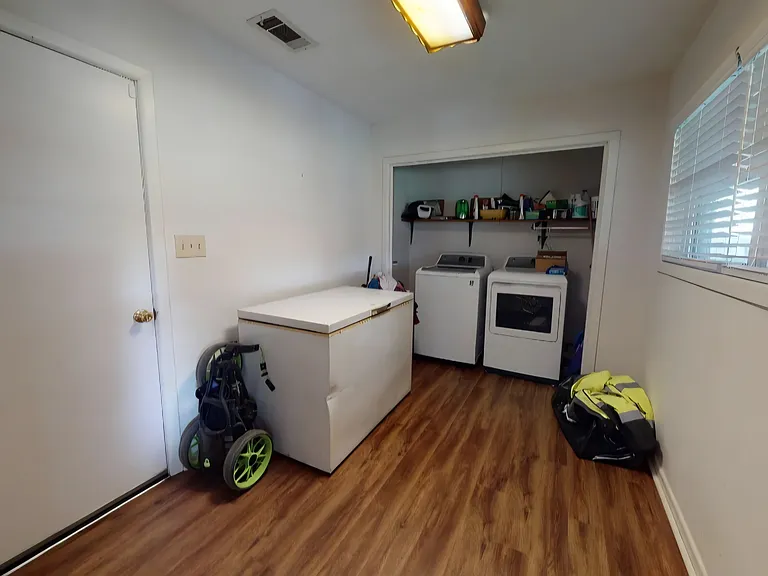 511 Park Dr — Photo 6