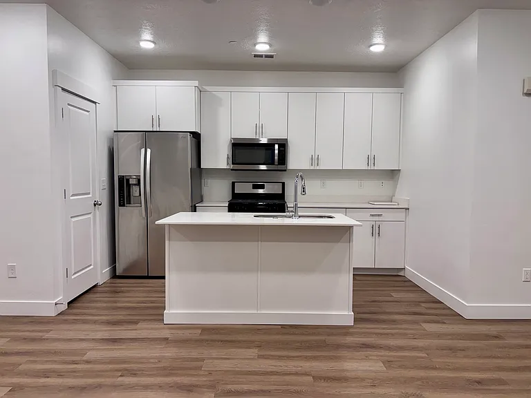 462 W 40 S #K — Photo 2
