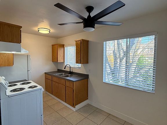 3rd image of 1408 G St APT 3