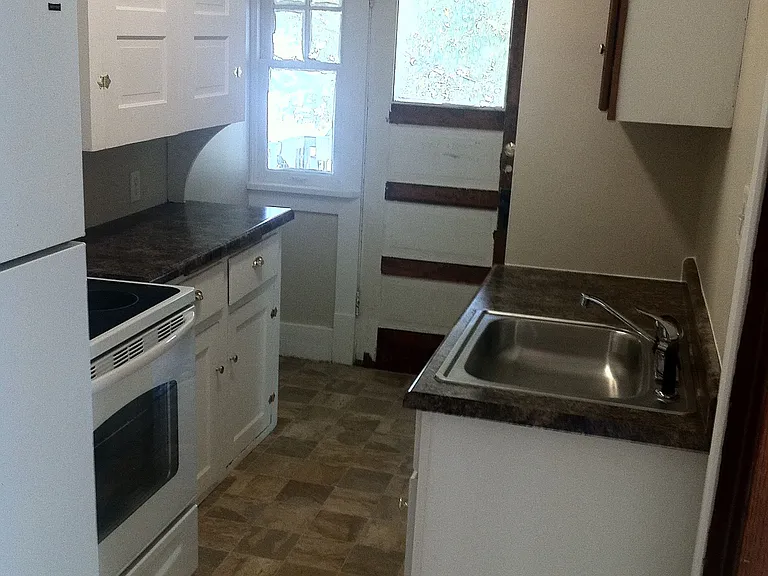 129 N 36th St #4 — Photo 2