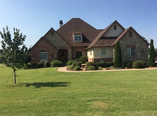 130 Williamsburg St, Catoosa, OK 74015