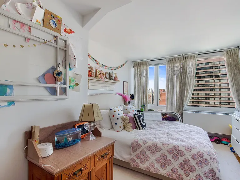 215 E 96th St #25H — Photo 4