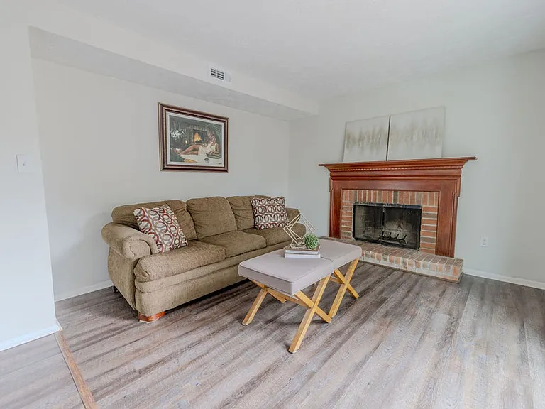 2073 Raintree Pl — Photo 6