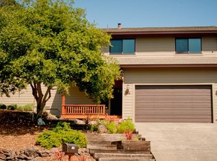 1354 Foothill Dr, Healdsburg, CA 95448