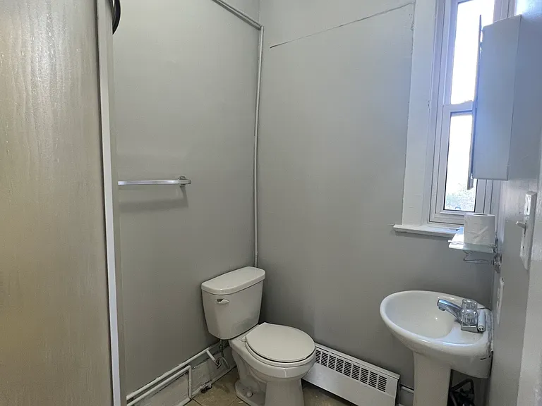 355 Elgin St #C — Photo 5