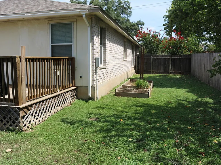 1811 W Pflugerville Pkwy — Photo 22