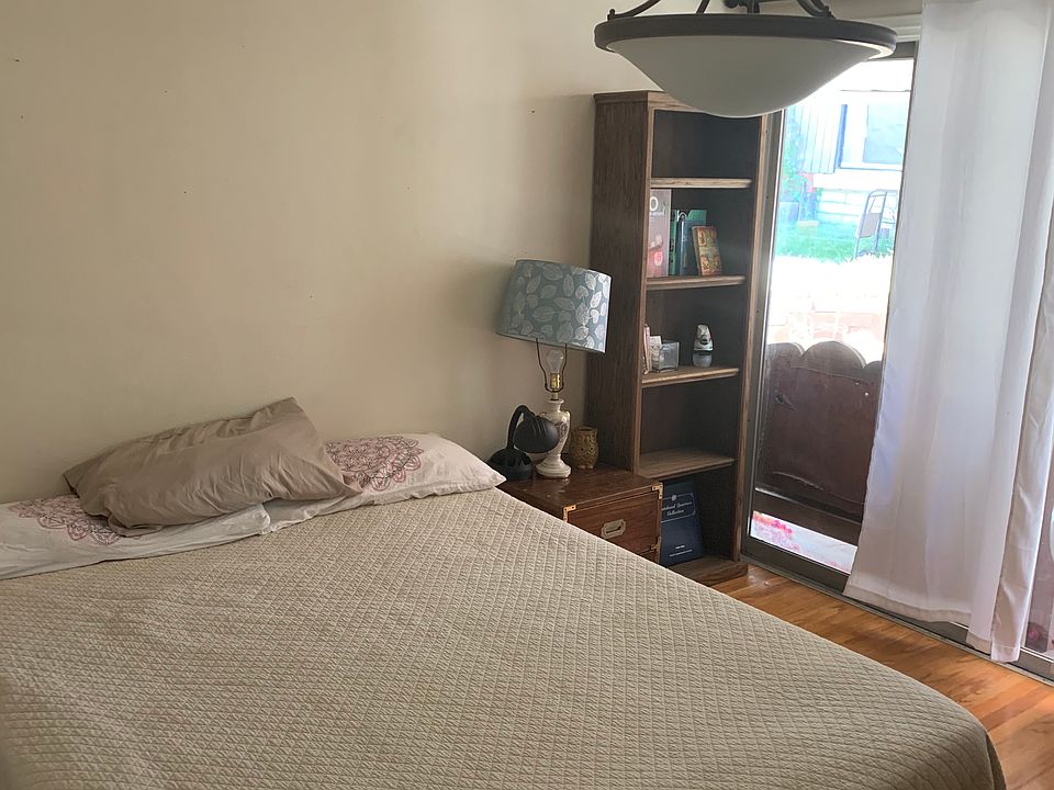 2nd image of 2587 Lombardy Blvd