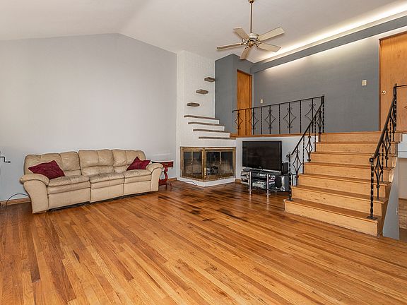 3rd image of 7362 Markal Dr