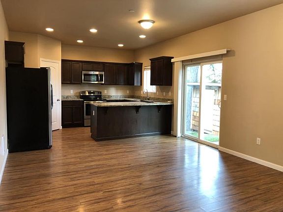 4th image of 815 SE Kinsley Ln