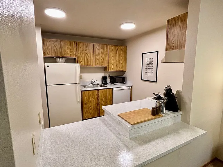 Kelly Anne Apartments — Photo 43