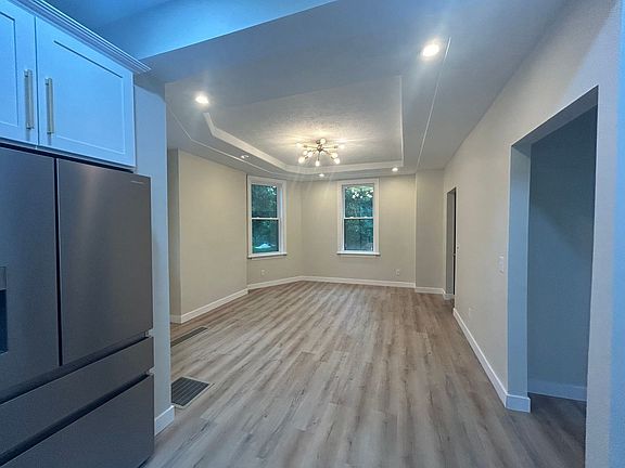3rd image of 4667 Hamilton Ave #4