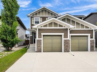 40 SW Legacy Glen St SE, Calgary, AB T2X3E2