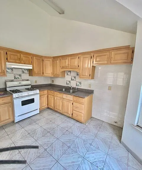 7421 Bishop Flores Dr — Photo 9