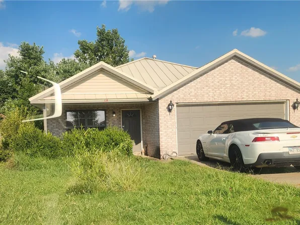 674 Olivia Ln, Centerton, AR 72719