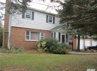 12 Humprey Dr, Syosset, NY 11791