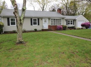 24 Honeywell Ln, Cumberland, RI 02864