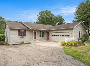 272 Fairway Ct, Plainwell, MI 49080