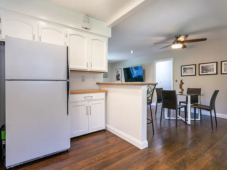 4800 Williamsburg Ln #233 — Photo 2