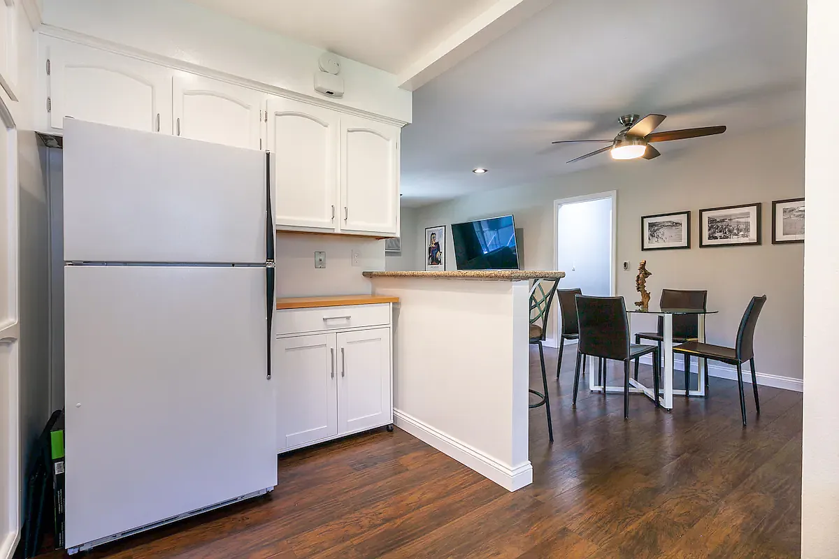 Building Photo - 4800 Williamsburg Ln #233