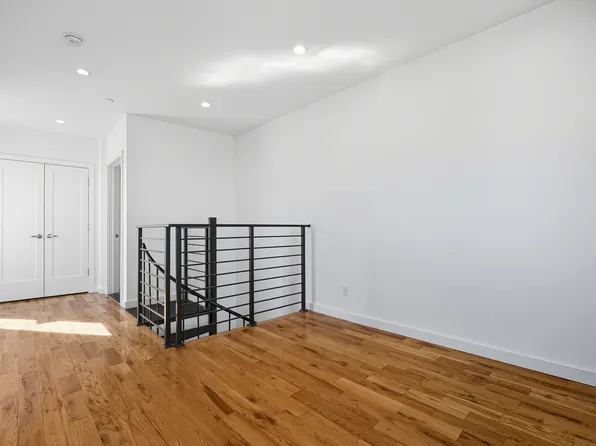 453 Irving Avenue image 6 of 16