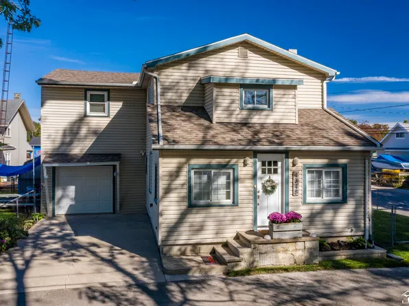 4348 S 2nd St, Luna Pier, MI 48157