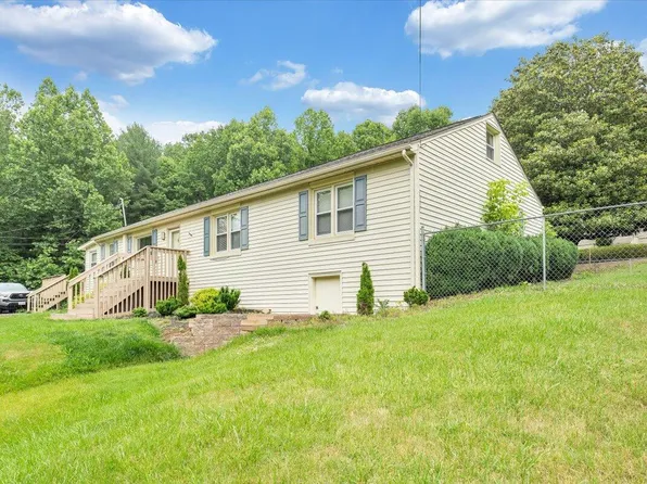 6990 Dawnwood Rd, Roanoke, VA 24018