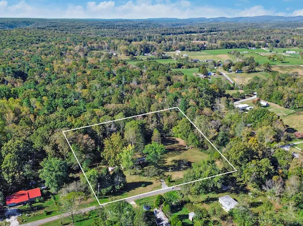 205 Davis Rd, Grandview, TN 37337