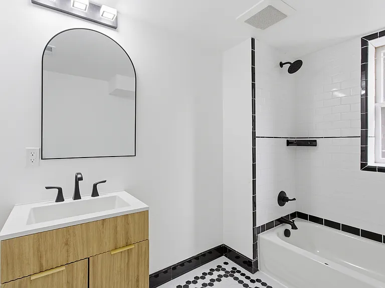 4635 John R St #4 — Photo 6