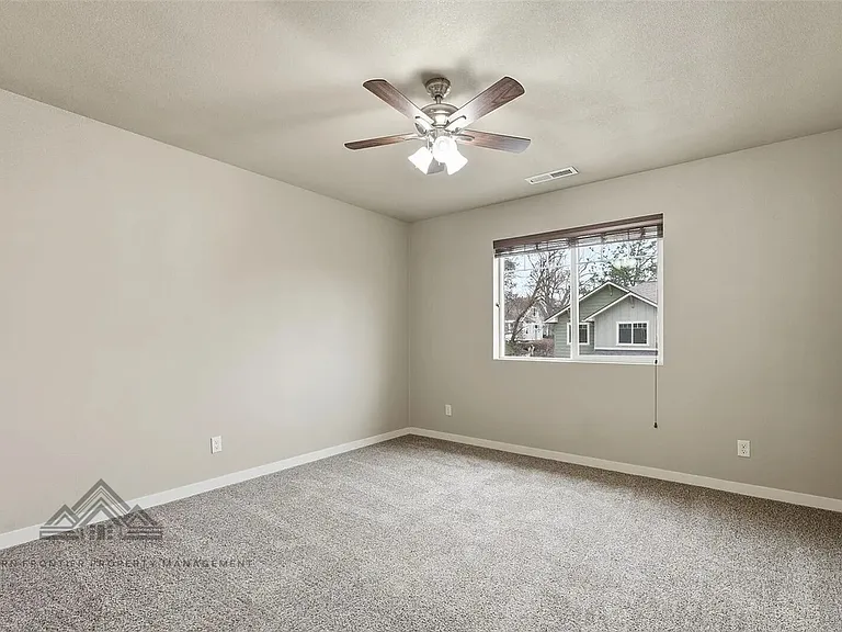 218 E Whitman Dr — Photo 15