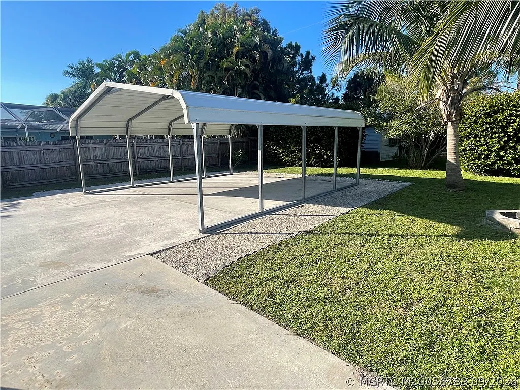 2 bed, 1.0 bath, 958 sqft, $2,200 — Photo 2