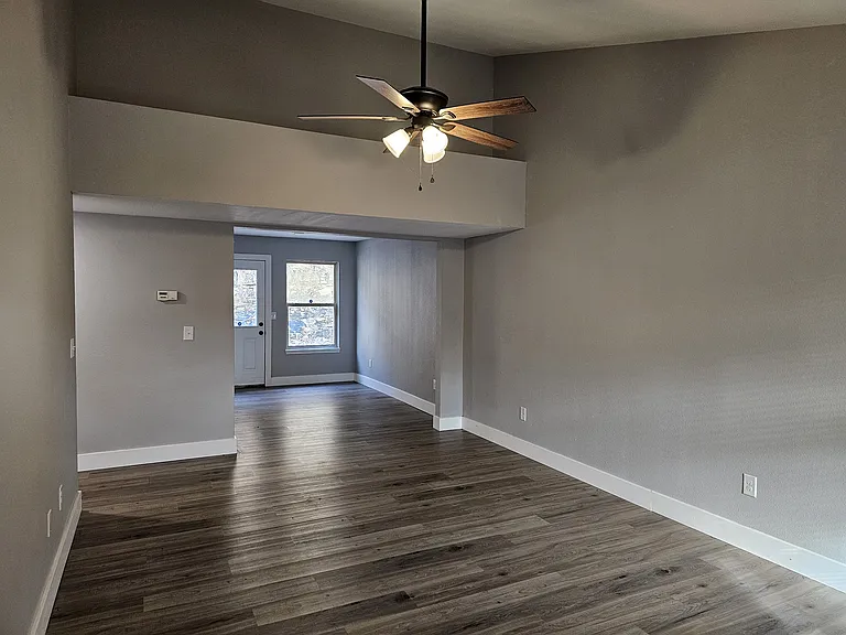 20 Lakeshore Dr #A — Photo 4
