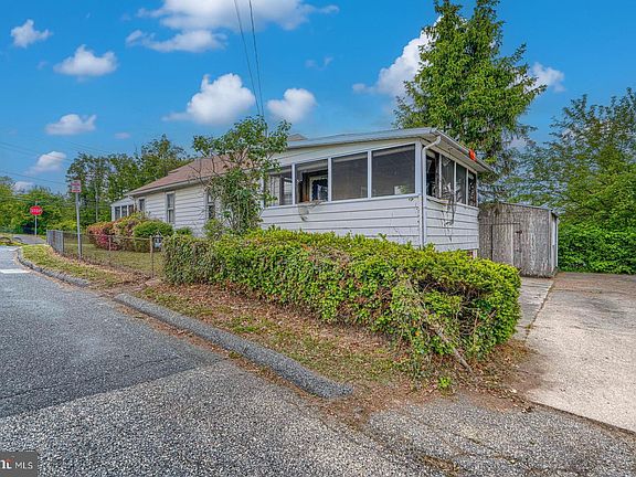 3rd image of 3140 E Joppa Rd