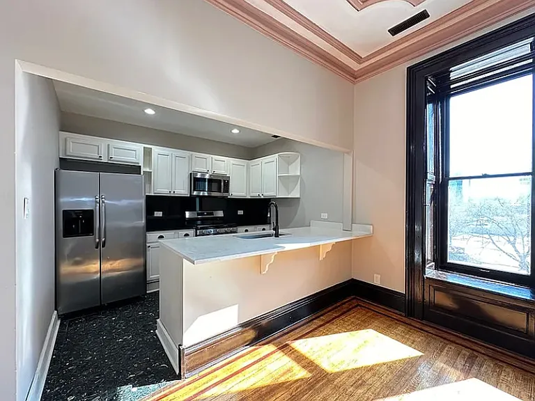 238 S Ashland Ave — Photo 9