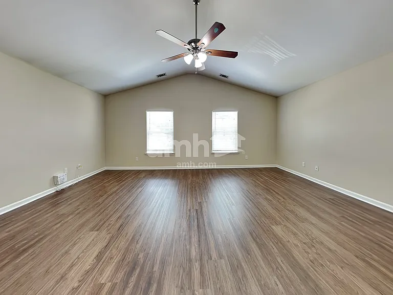 160 Grayson Ave — Photo 13