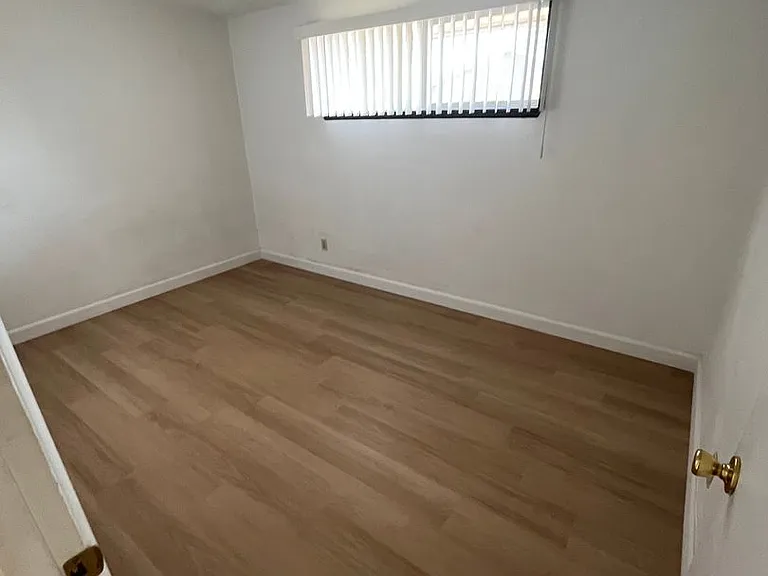 1619 W Pheasant St — Photo 32