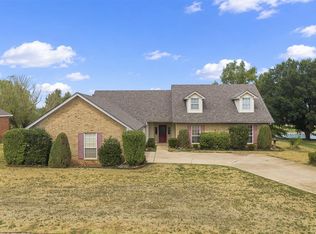 2202 Lakewood Dr, Chickasha, OK 73018