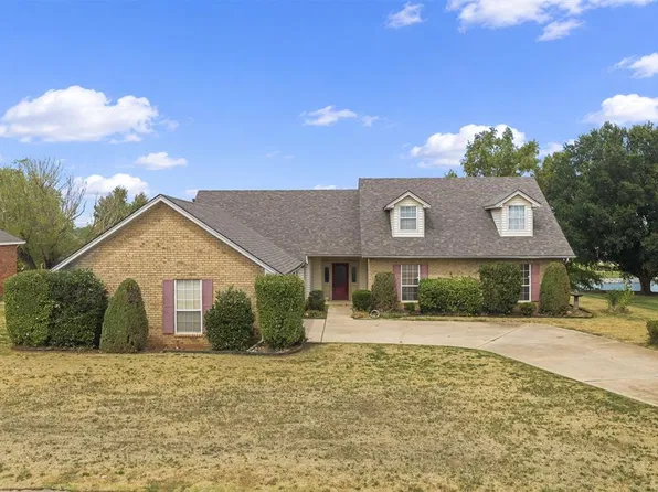 2202 Lakewood Dr, Chickasha, OK 73018