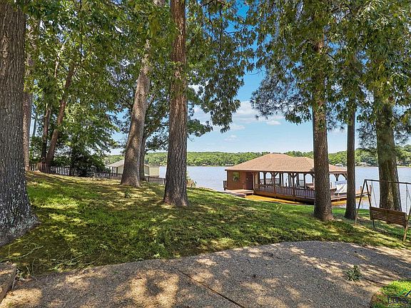 3rd image of 2016 W Lake Dr