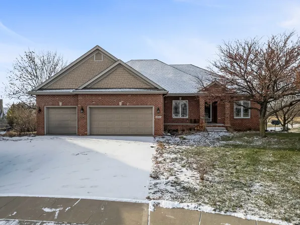 4002 141st St, Urbandale, IA 50323