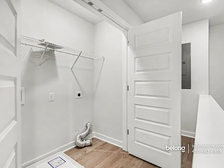 300 Dempsey Dr — Photo 5